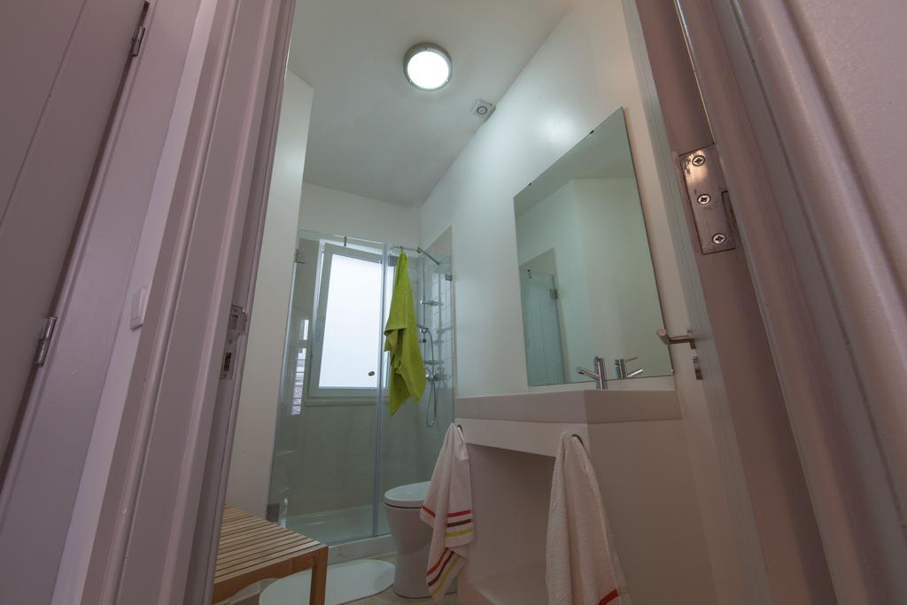 Twin Room Bathroom,805822785:JPEG